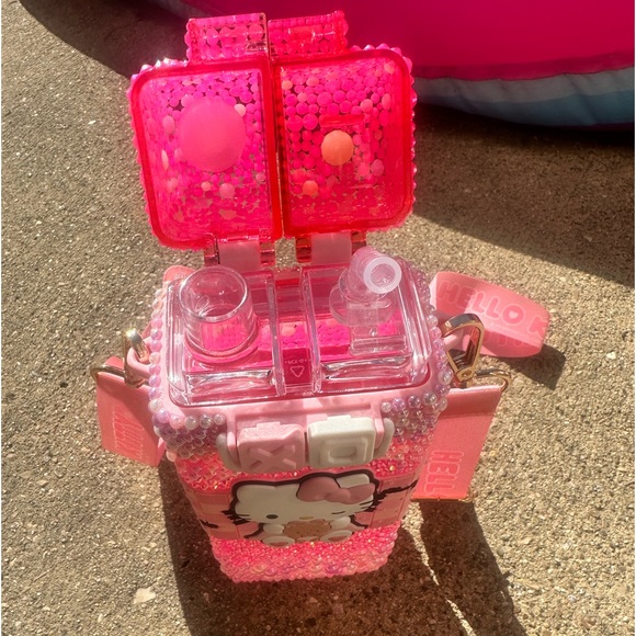 Hello Kitty Bling Valentines Day Water Bottle - Picture 4 of 4
